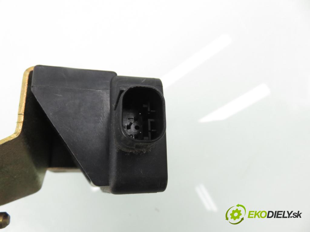 VW GOLF IV Variant (1J5) KOMBI 2000 77,00 1.6 16V - ATN 1598,00 snímač ESP 1J0907657A ; 1J0907651A