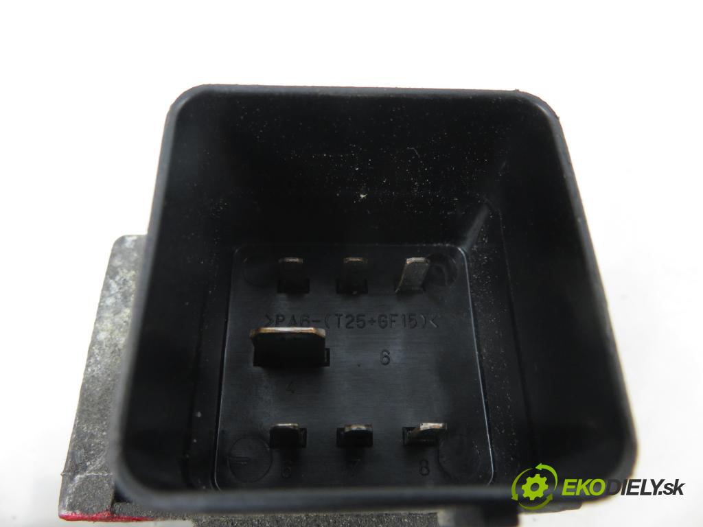 RENAULT SCENIC II (JM0/1_) MINIVAN 2008 78,00 1.5 dCi 106 - K9K 732 1461,00 RELÉ: JÚN: 9640469680A