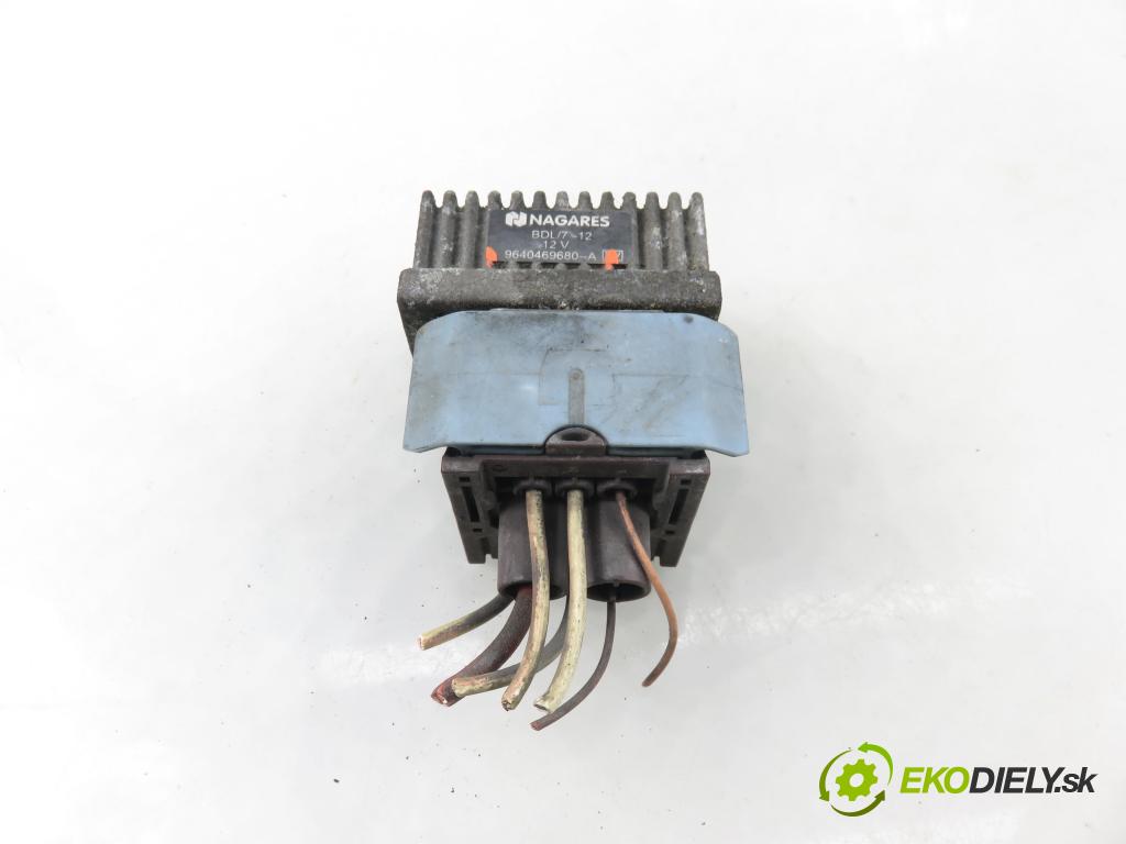 RENAULT SCENIC II (JM0/1_) MINIVAN 2008 78,00 1.5 dCi 106 - K9K 732 1461,00 RELÉ: JÚN: 9640469680A