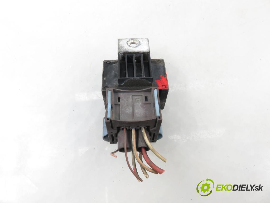 RENAULT SCENIC II (JM0/1_) MINIVAN 2008 78,00 1.5 dCi 106 - K9K 732 1461,00 RELÉ: JÚN: 9640469680A