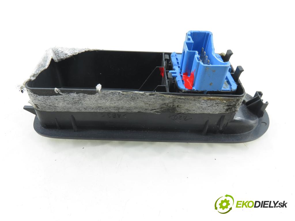 RENAULT SCENIC II (JM0/1_) MINIVAN 2008 78,00 1.5 dCi 106 - K9K 732 1461,00 Panel ovládania okien 156018090