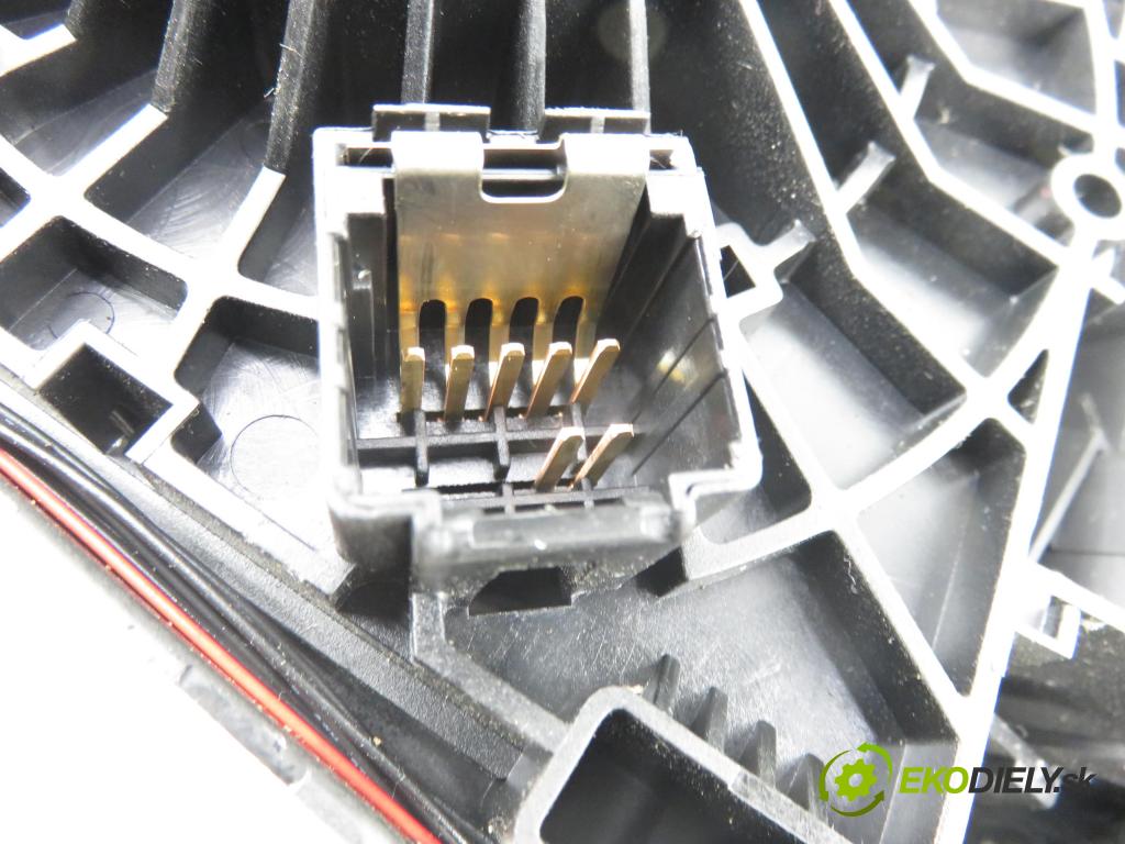 RENAULT SCENIC II (JM0/1_) MINIVAN 2008 78,00 1.5 dCi 106 - K9K 732 1461,00 páčka/prepínač 8200206520