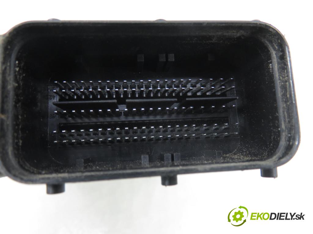 PORSCHE CAYENNE II (92A) SUV 2010 176,00 3.0 Diesel - M 05.9E 2967,00 řídící jednotka motora 0281016833 ; 7P5907401