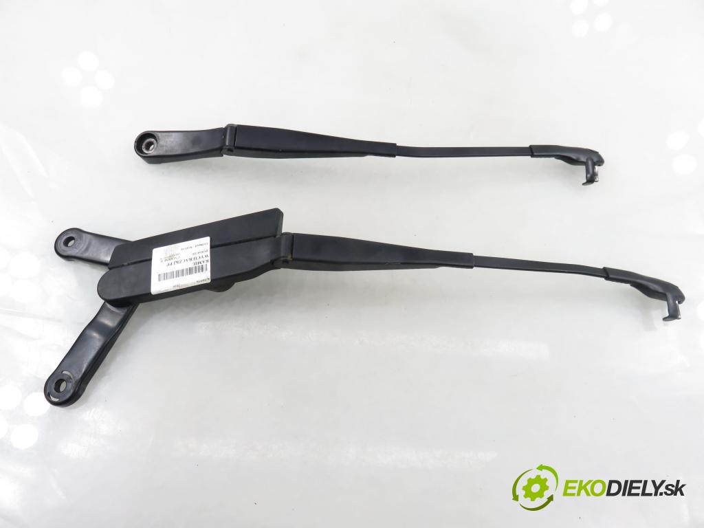 PORSCHE CAYENNE II (92A) SUV 2010 176,00 3.0 Diesel - M 05.9E 2967,00 RAMENO: stierače PP 7P0955410B ; 7P0955409B