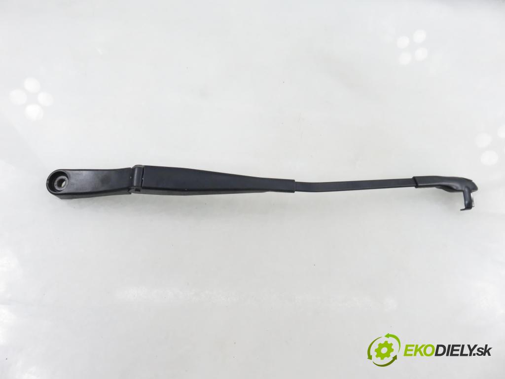 PORSCHE CAYENNE II (92A) SUV 2010 176,00 3.0 Diesel - M 05.9E 2967,00 RAMENO: stierače PP 7P0955410B ; 7P0955409B