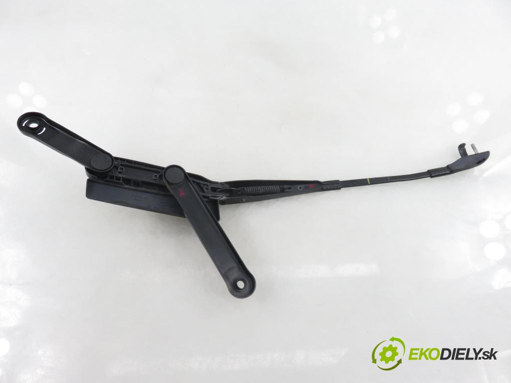 PORSCHE CAYENNE II (92A) SUV 2010 176,00 3.0 Diesel - M 05.9E 2967,00 RAMENO: stierače PP 7P0955410B ; 7P0955409B