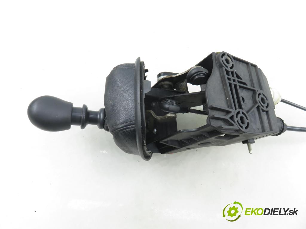 RENAULT SCENIC II (JM0/1_) MINIVAN 2008 78,00 1.5 dCi 106 - K9K 732 1461,00 ZVEDÁK: 8200831615