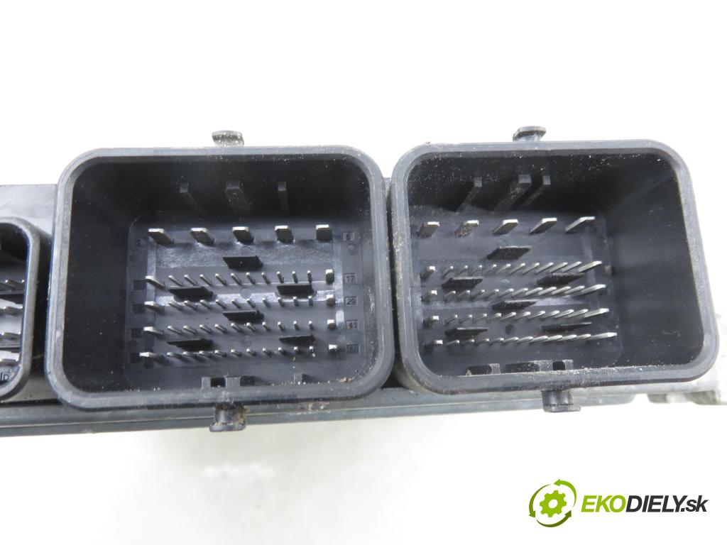 FORD FOCUS III Turnier KOMBI 2012 85,00 1.6 TDCi - T1DB 1560,00 řídící jednotka motora BV6112A650NF ; S180133007F