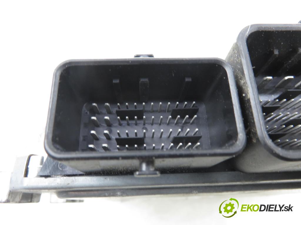 FORD FOCUS III Turnier KOMBI 2012 85,00 1.6 TDCi - T1DB 1560,00 řídící jednotka motora BV6112A650NF ; S180133007F