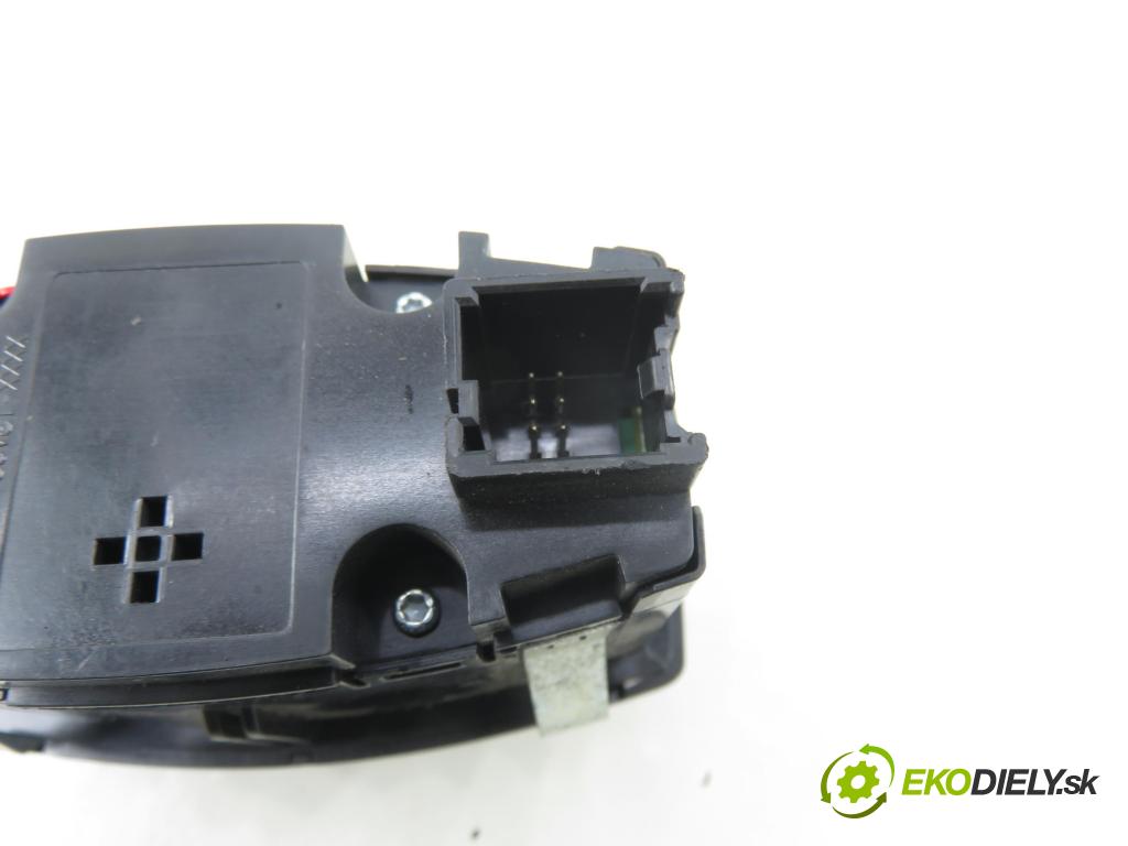 FORD FOCUS III Turnier KOMBI 2012 85,00 1.6 TDCi - T1DB 1560,00 přepínač světla BM5T13A024CC