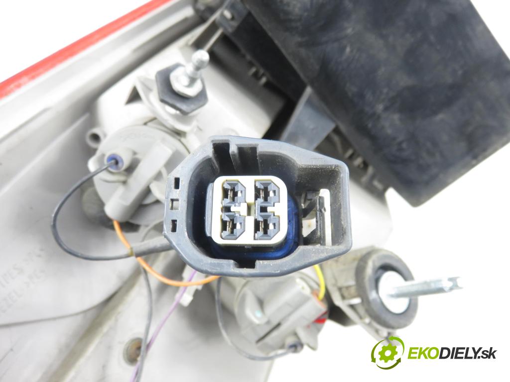 FORD FOCUS III Turnier KOMBI 2012 85,00 1.6 TDCi - T1DB 1560,00 Svetlo pravé zadné BM5113404G