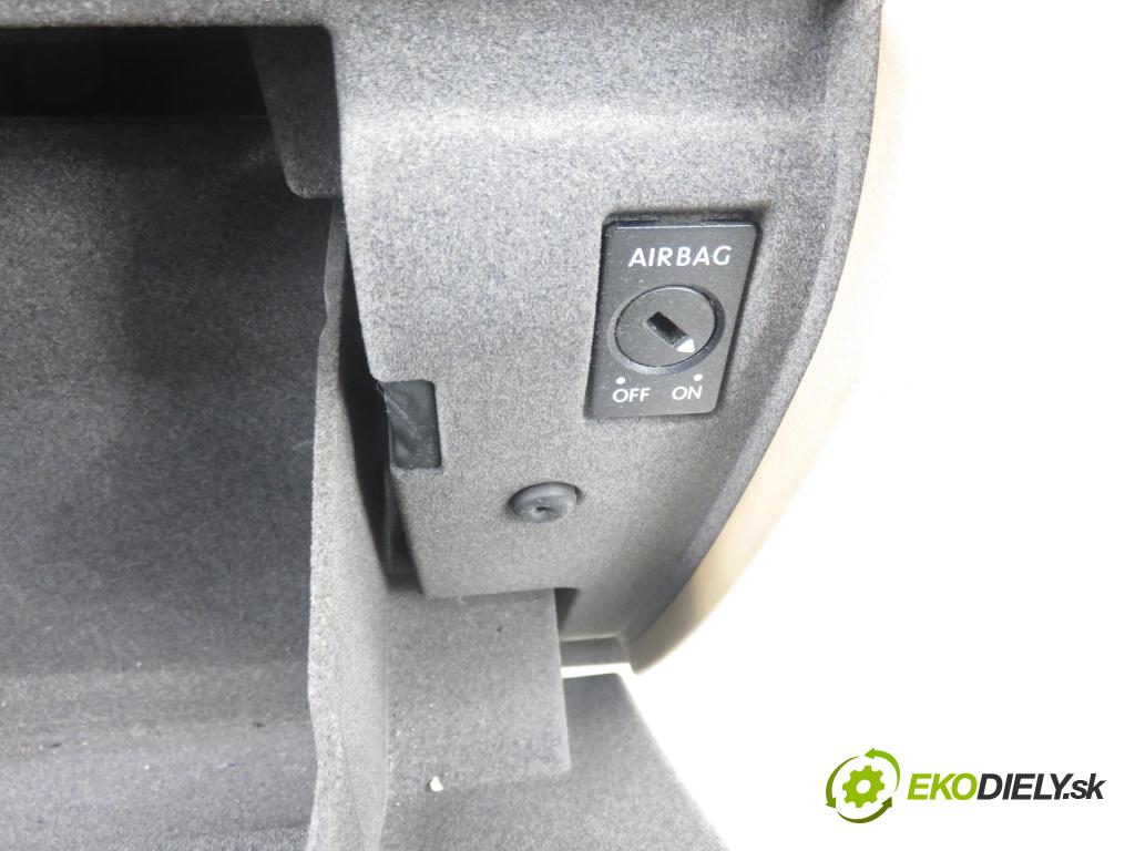 PORSCHE CAYENNE II (92A) SUV 2010 176,00 3.0 Diesel - M 05.9E 2967,00 Priehradka, kastlík 7P5857095