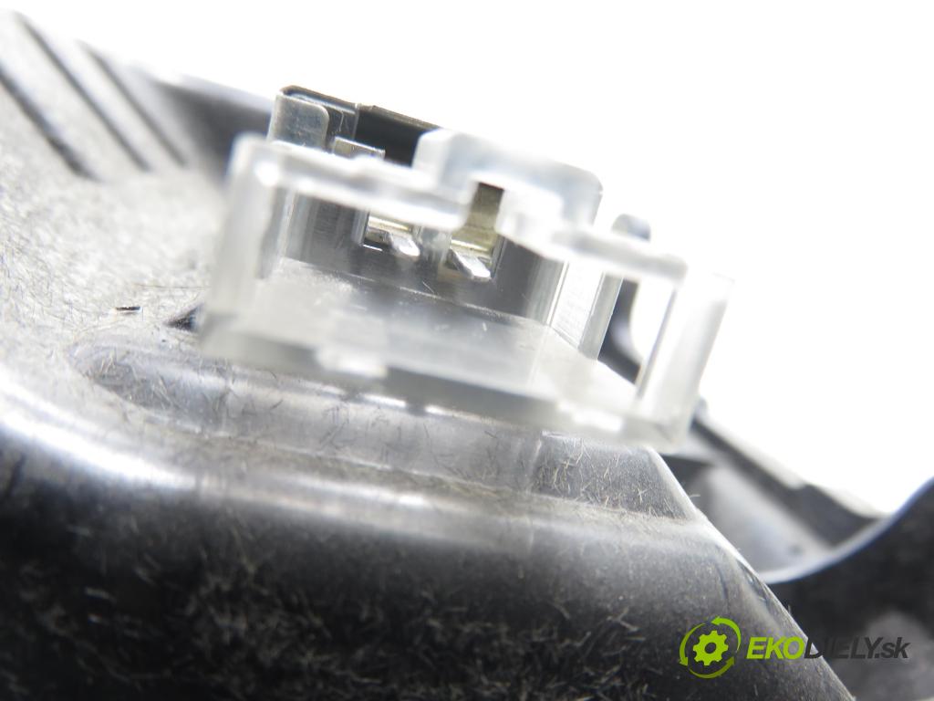 PORSCHE CAYENNE II (92A) SUV 2010 176,00 3.0 Diesel - M 05.9E 2967,00 Priehradka, kastlík 7P5857095