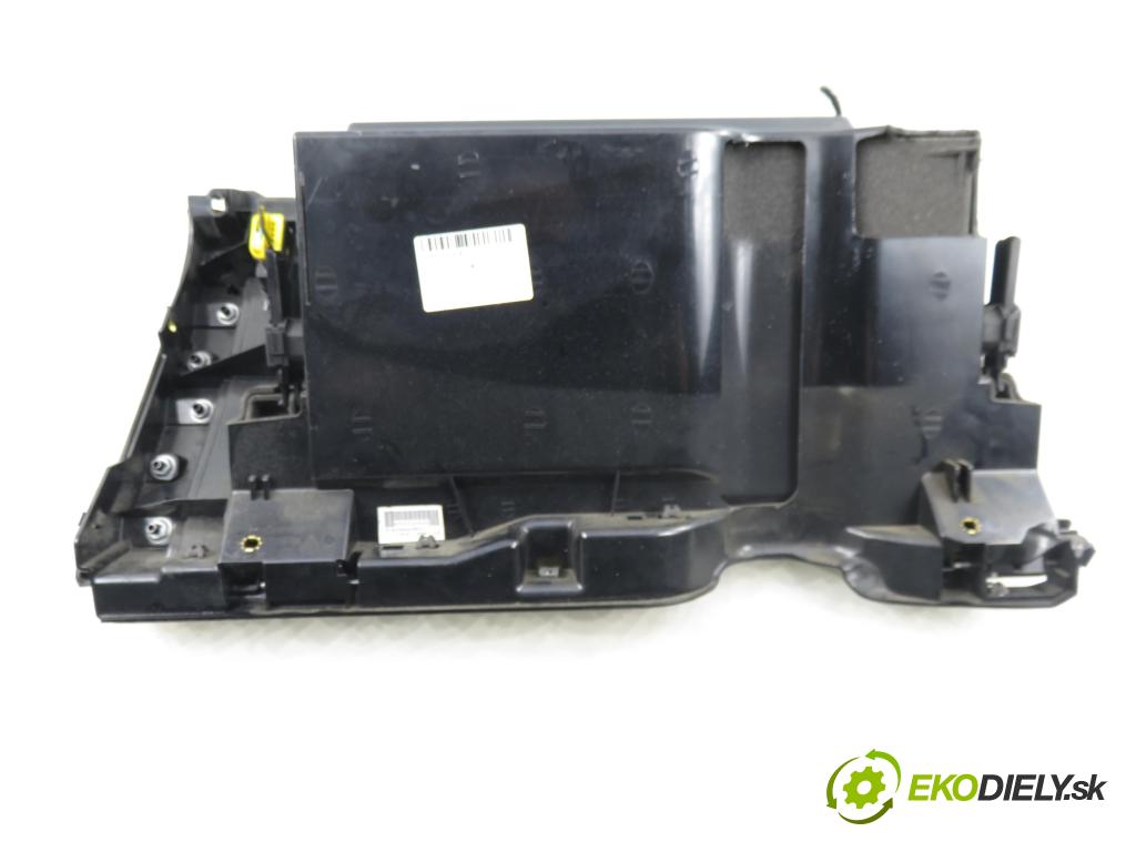 PORSCHE CAYENNE II (92A) SUV 2010 176,00 3.0 Diesel - M 05.9E 2967,00 Priehradka, kastlík 7P5857095