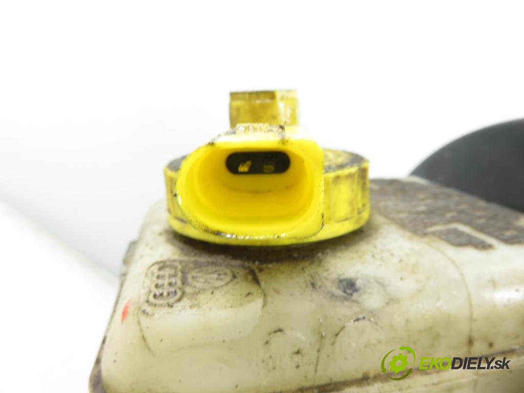 VW GOLF IV Variant (1J5) KOMBI 2000 77,00 1.6 16V - ATN 1598,00 posilovač 1J1614205 ; 03786404014 (Servočerpadlo)