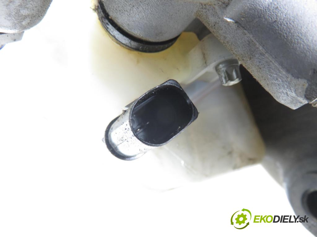 PORSCHE CAYENNE II (92A) SUV 2010 176,00 3.0 Diesel - M 05.9E 2967,00 Posilovač 7P0612101B (Servočerpadlo)