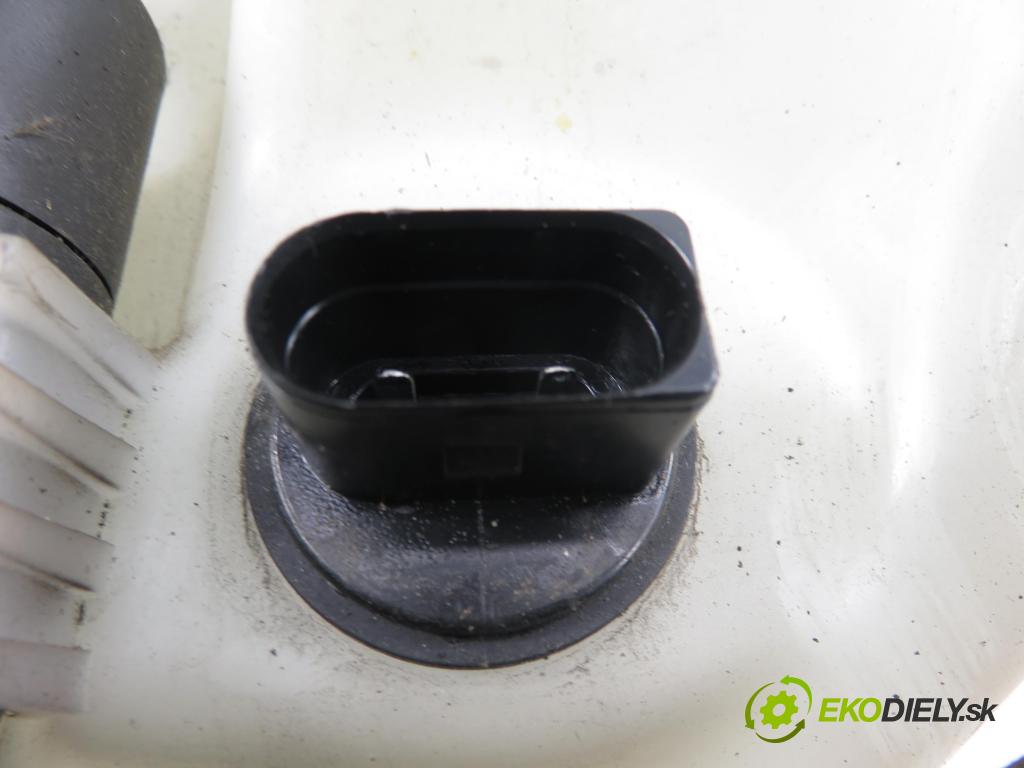 PORSCHE CAYENNE II (92A) SUV 2010 176,00 3.0 Diesel - M 05.9E 2967,00 Nádržka ostrekovačov 7P0955453 (Kľučka dverí ostatné)