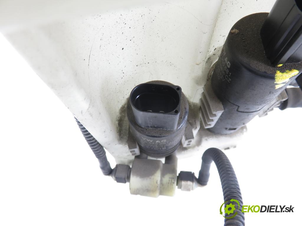 PORSCHE CAYENNE II (92A) SUV 2010 176,00 3.0 Diesel - M 05.9E 2967,00 Nádržka ostrekovačov 7P0955453 (Kľučka dverí ostatné)