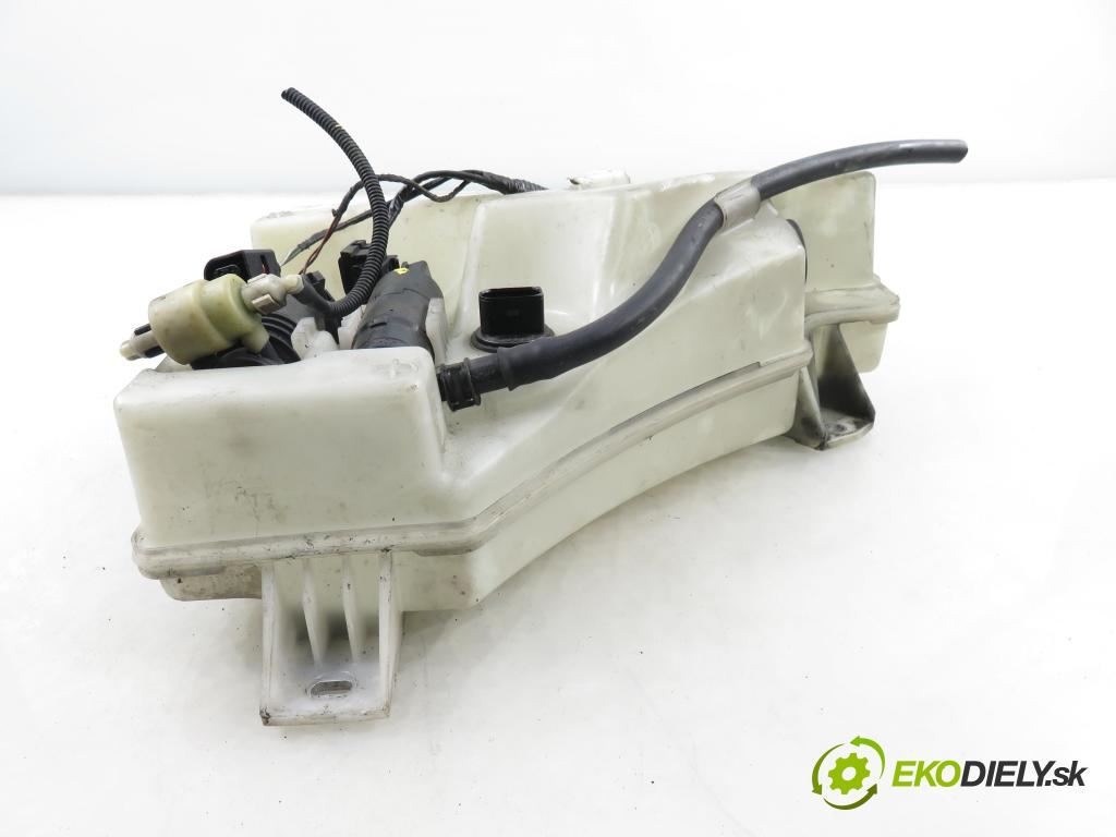 PORSCHE CAYENNE II (92A) SUV 2010 176,00 3.0 Diesel - M 05.9E 2967,00 Nádržka ostrekovačov 7P0955453 (Kľučka dverí ostatné)