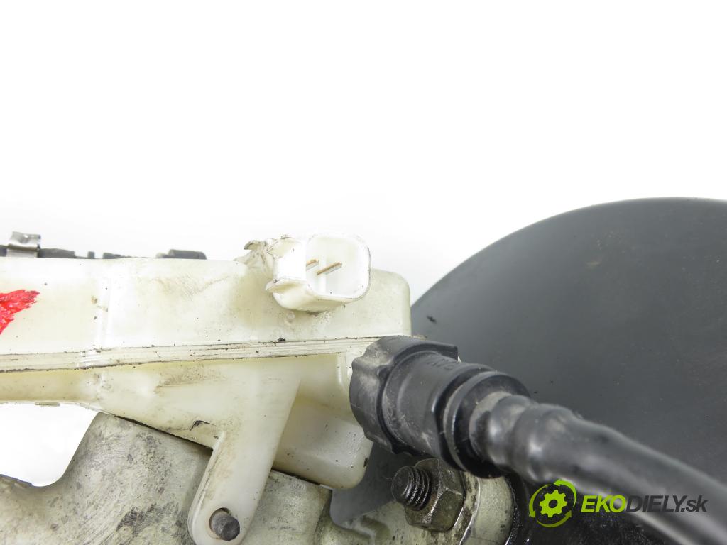 FORD FOCUS II (DA_, HCP) HB 2005 80,00 1.6 TDCi - G8DD 1560,00 Posilovač 3M512B195CF (Servočerpadlo)