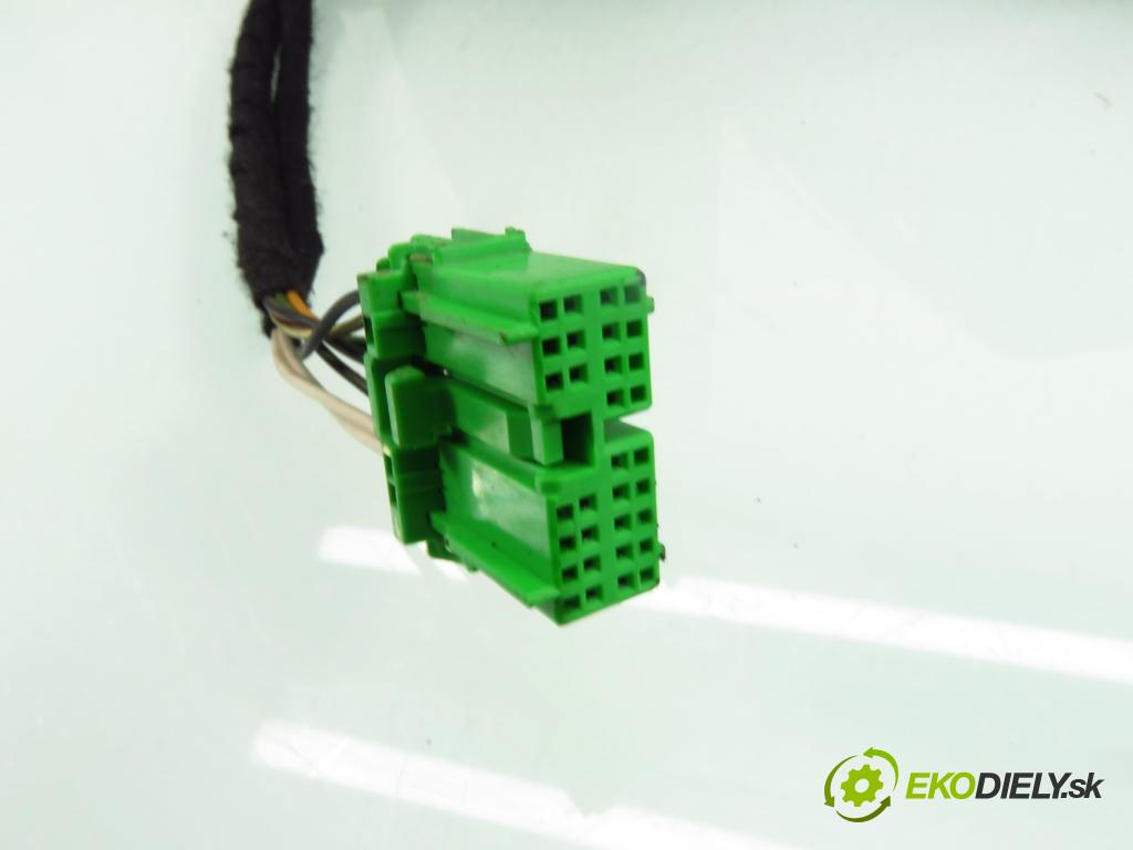 VOLVO S60 I (384) SEDAN 2006 136,00 2.4 D5 - D 5244 T4 2400,00 zpětné zrcátko