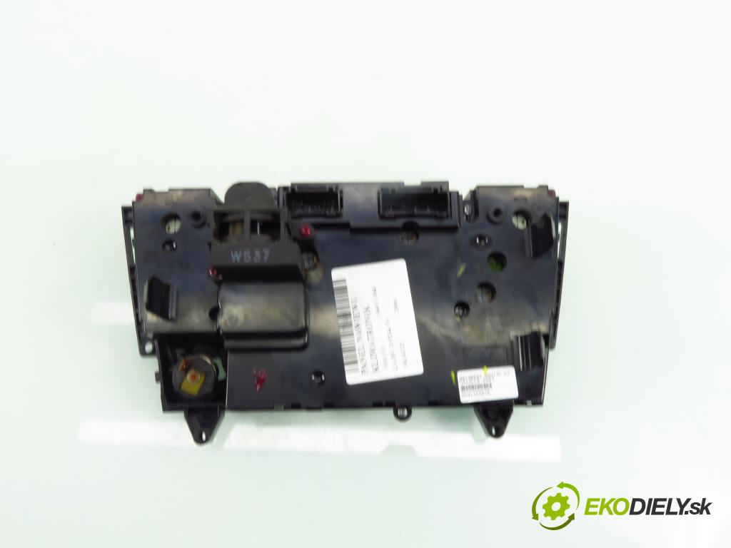 VOLVO S60 I (384) SEDAN 2006 136,00 2.4 D5 - D 5244 T4 2400,00 Panel topení KLIMATRONIK 30746022