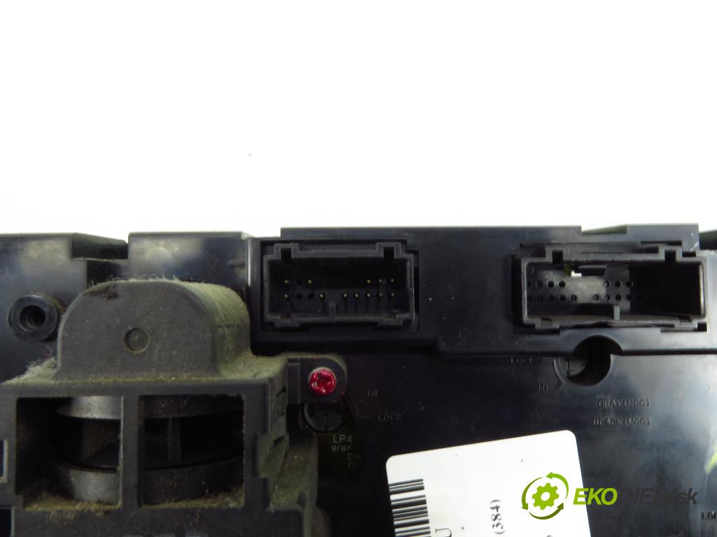 VOLVO S60 I (384) SEDAN 2006 136,00 2.4 D5 - D 5244 T4 2400,00 Panel topení KLIMATRONIK 30746022