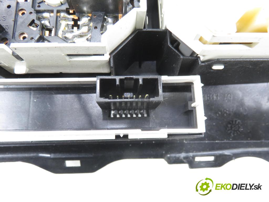 TOYOTA AURIS (_E15_) HB 2007 91,00 1.6 Dual-VVTi 124 - 1ZR-FE 1598,00 Panel kúrenia KLIMATRONIK 5540602190