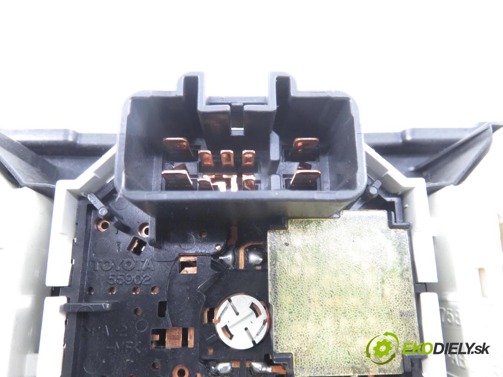 TOYOTA AURIS (_E15_) HB 2007 91,00 1.6 Dual-VVTi 124 - 1ZR-FE 1598,00 Panel kúrenia KLIMATRONIK 5540602190