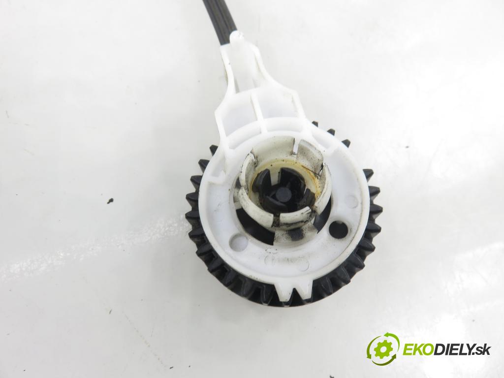 TOYOTA AURIS (_E15_) HB 2007 91,00 1.6 Dual-VVTi 124 - 1ZR-FE 1598,00 Panel kúrenia KLIMATRONIK 5540602190