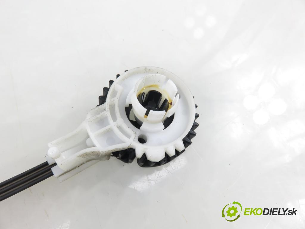 TOYOTA AURIS (_E15_) HB 2007 91,00 1.6 Dual-VVTi 124 - 1ZR-FE 1598,00 Panel kúrenia KLIMATRONIK 5540602190