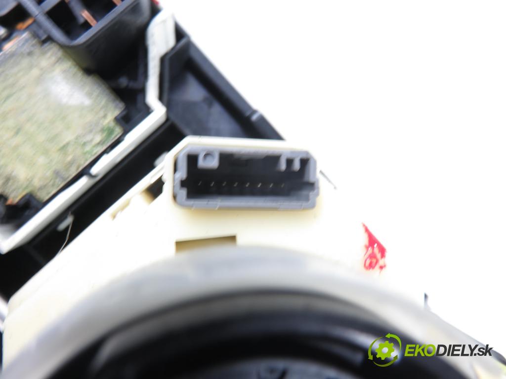 TOYOTA AURIS (_E15_) HB 2007 91,00 1.6 Dual-VVTi 124 - 1ZR-FE 1598,00 Panel kúrenia KLIMATRONIK 5540602190