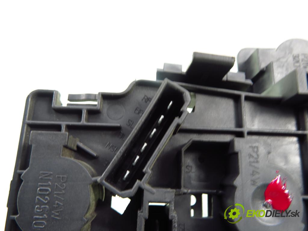 VW PASSAT B5.5 Variant (3B6) KOMBI 2002 96,00 1.9 TDI - AWX 1896,00 PŘÍSPĚVEK svetla levý ZADNÍ: 3B9945257B