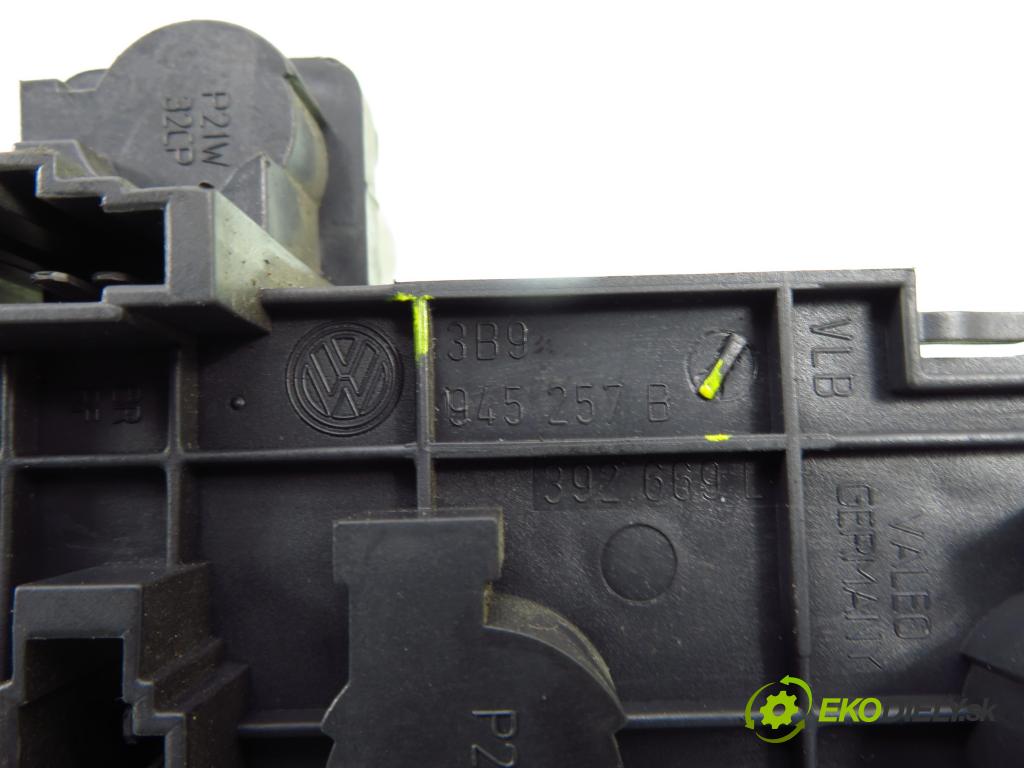 VW PASSAT B5.5 Variant (3B6) KOMBI 2002 96,00 1.9 TDI - AWX 1896,00 PŘÍSPĚVEK svetla levý ZADNÍ: 3B9945257B