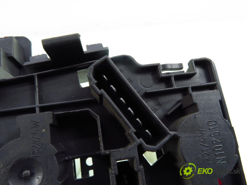 VW PASSAT B5.5 Variant (3B6) KOMBI 2002 96,00 1.9 TDI - AWX 1896,00 PŘÍSPĚVEK svetla pravý ZADNÍ: 3B9945258B