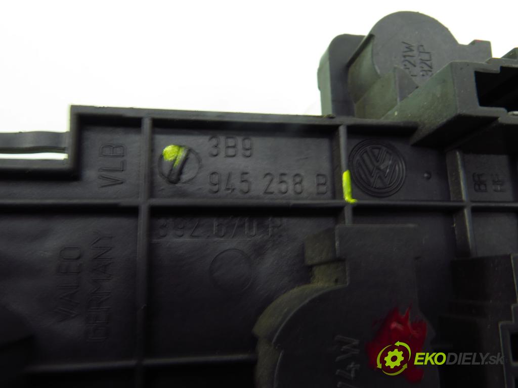 VW PASSAT B5.5 Variant (3B6) KOMBI 2002 96,00 1.9 TDI - AWX 1896,00 PŘÍSPĚVEK svetla pravý ZADNÍ: 3B9945258B