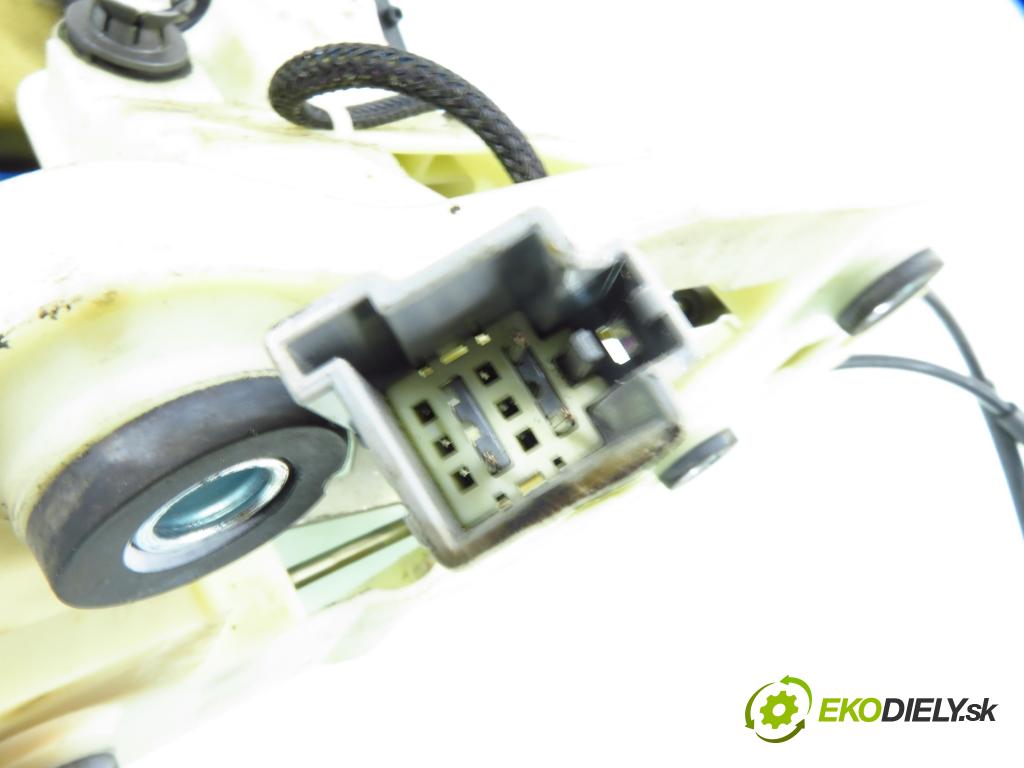 VOLVO S60 I (384) SEDAN 2006 136,00 2.4 D5 - D 5244 T4 2400,00 ZVEDÁK: 30713358