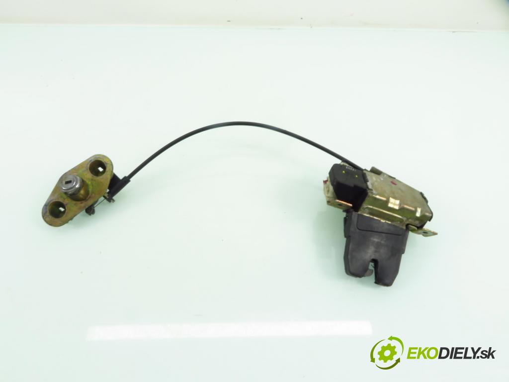 VOLVO S60 I (384) SEDAN 2006 136,00 2.4 D5 - D 5244 T4 2400,00 zámok dverí kufor EL. 8652398