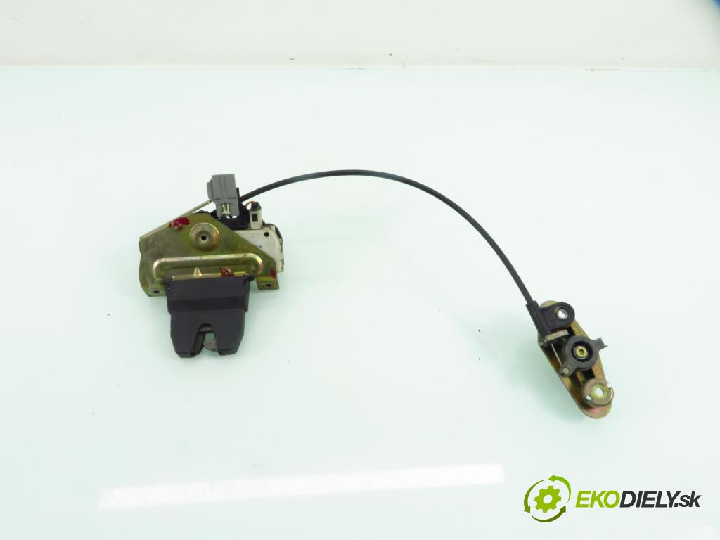 VOLVO S60 I (384) SEDAN 2006 136,00 2.4 D5 - D 5244 T4 2400,00 zámok dveří kufr EL. 8652398