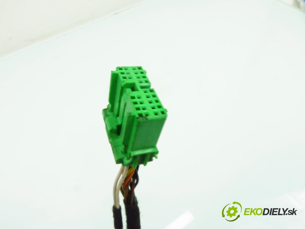 VOLVO S60 I (384) SEDAN 2006 136,00 2.4 D5 - D 5244 T4 2400,00 zpětné zrcátko LE