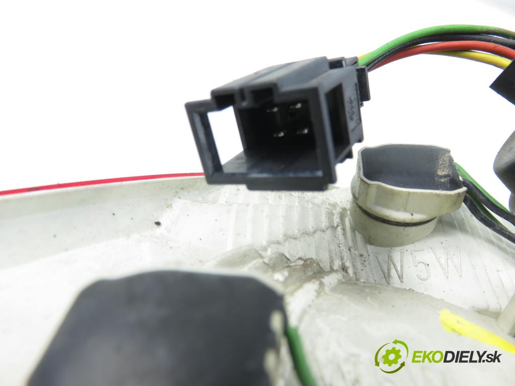 SKODA SUPERB II (3T4) LIFTBACK 2009 118,00 1.8 TSI - BZB 1798,00 Svetlo pravé zadné 3T5945096