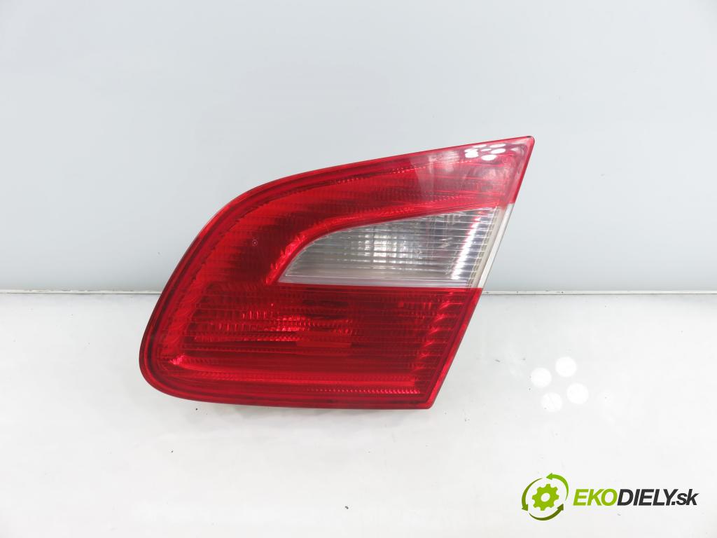 SKODA SUPERB II (3T4) SEDAN 2009 118,00 1.8 TSI - BZB 1798,00 světlo pravé zadní kufr 3T5945108