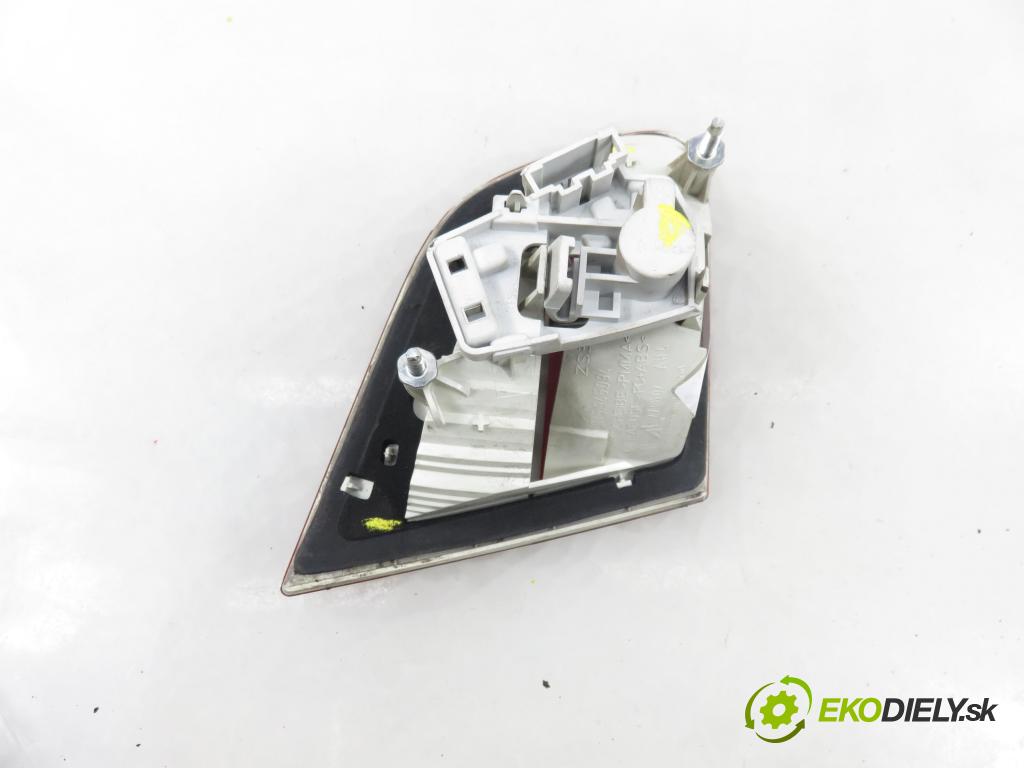 SKODA SUPERB II (3T4) SEDAN 2009 118,00 1.8 TSI - BZB 1798,00 světlo pravé zadní kufr 3T5945108