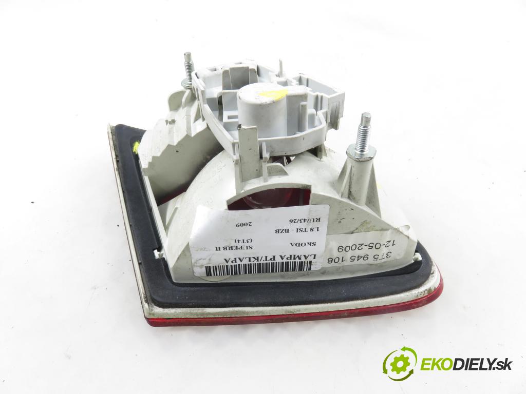 SKODA SUPERB II (3T4) SEDAN 2009 118,00 1.8 TSI - BZB 1798,00 světlo pravé zadní kufr 3T5945108