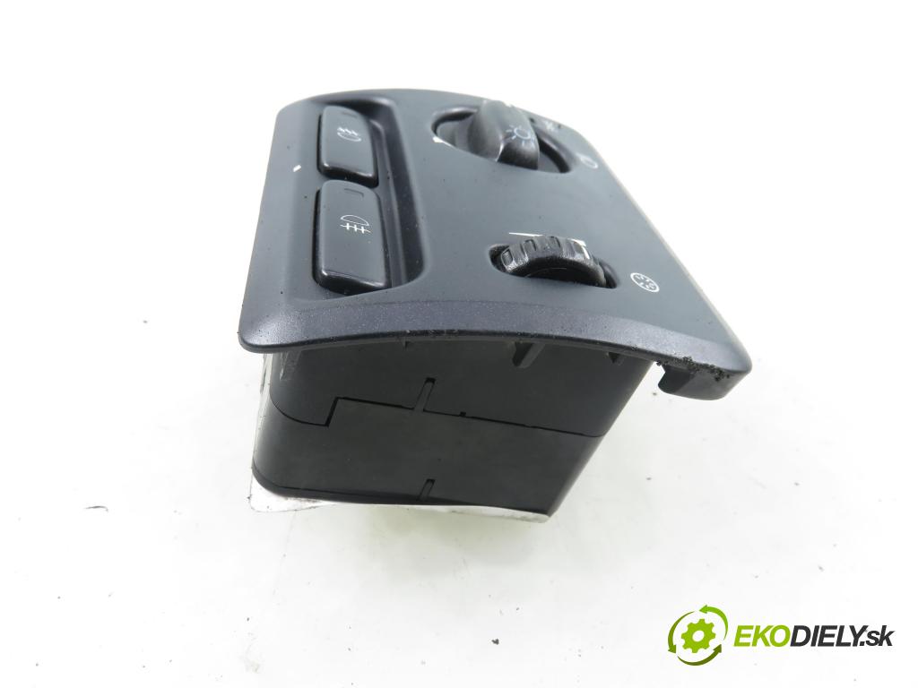 VOLVO S60 I (384) SEDAN 2006 136,00 2.4 D5 - D 5244 T4 2400,00 přepínač světla 30739312