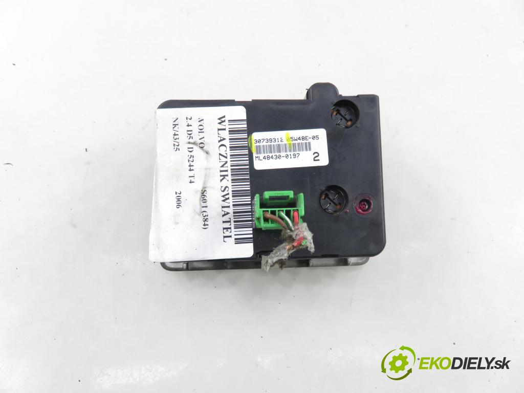 VOLVO S60 I (384) SEDAN 2006 136,00 2.4 D5 - D 5244 T4 2400,00 přepínač světla 30739312