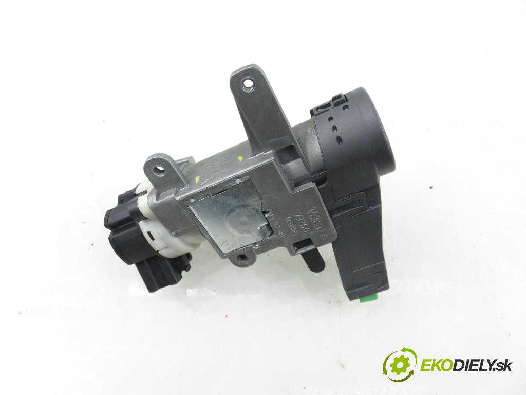 VOLVO S60 I (384) SEDAN 2006 136,00 2.4 D5 - D 5244 T4 2400,00 spinačka 8626324 ; 8621509 (Spínacia skrinka)