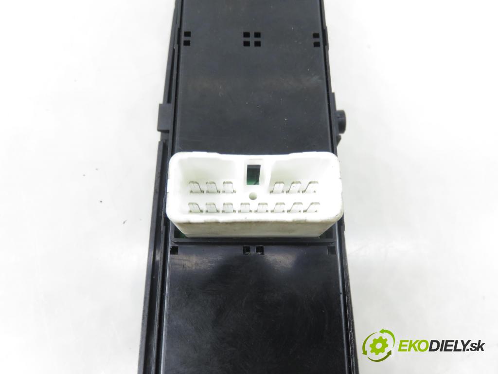 HYUNDAI SONATA IV (EF) SEDAN 2004 96,00 2.0 1997,00 Panel ovládaní oken 9357030120
