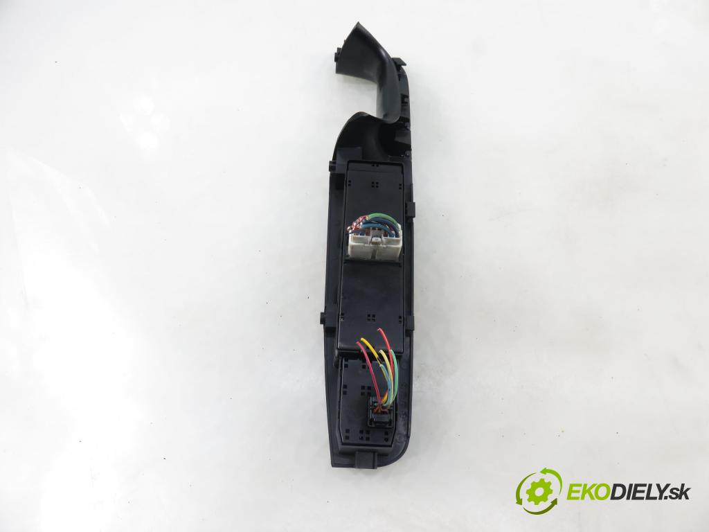 HYUNDAI SONATA IV (EF) SEDAN 2004 96,00 2.0 1997,00 Panel ovládaní oken 9357030120