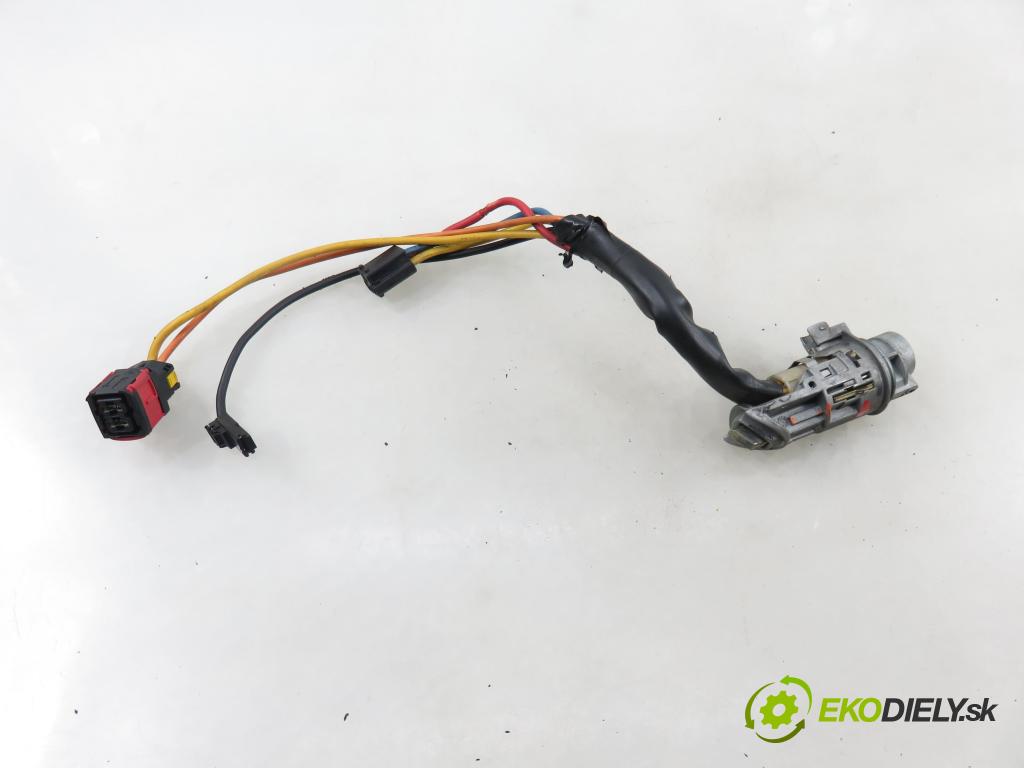 PEUGEOT 406 Break (8E/F) KOMBI 2001 80,00 2.0 HDI 110 - RHZ (DW10ATED) 1997,00 spinačka / zámky N0500108